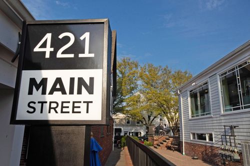 421 Main St, Ridgefield, CT, 06877-4560 | Card Image