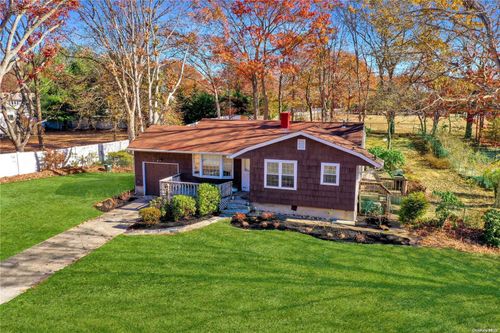 33 Fawn Ln W, South Setauket, NY, 11720-1337 | Card Image