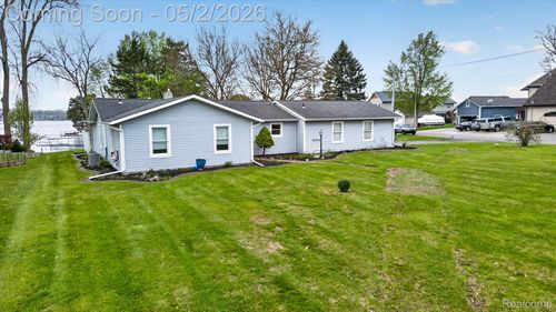 2264 Crane Rd, Fenton, MI, 48430-1047 | Card Image