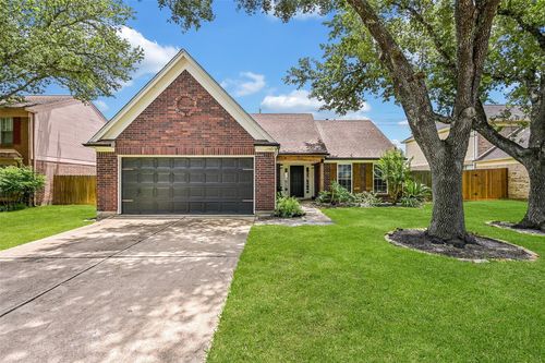 4009 Spring Branch Dr E, Pearland, TX, 77584-9377 | Card Image
