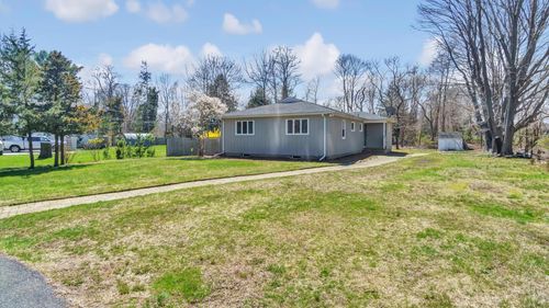 24 Atlantic Ave, East Moriches, NY, 11940-1324 | Card Image