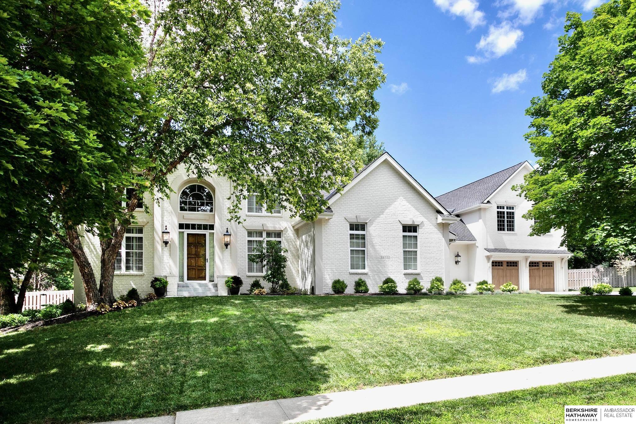 Burt St, Omaha, NE 68118