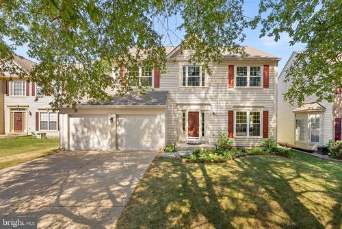 5570 Village Center Dr, CENTREVILLE, VA, 20120-2892 | Card Image