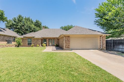 1633 Saxon Dr, Bedford, TX, 76021-3455 | Card Image