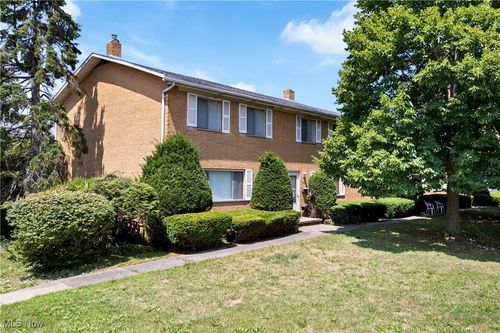 582 Treeside Dr, Akron, OH, 44313-5621 | Card Image