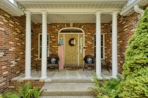 387 Laurel Oaks Ln, Heath, OH, 43056-8037 | Card Image