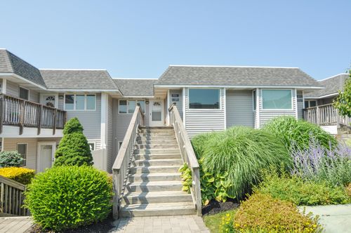 806 Bluffs Dr N, Calverton, NY, 11933-1283 | Card Image