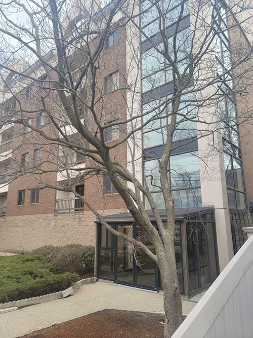 apt-201-24 Corey St, Everett, MA, 02149-2700 | Card Image