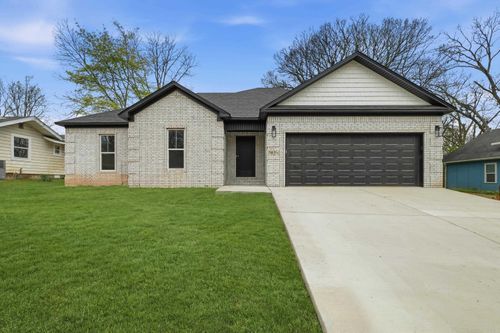 303 1/2 N West St, Morrilton, AR, 72110-2742 | Card Image