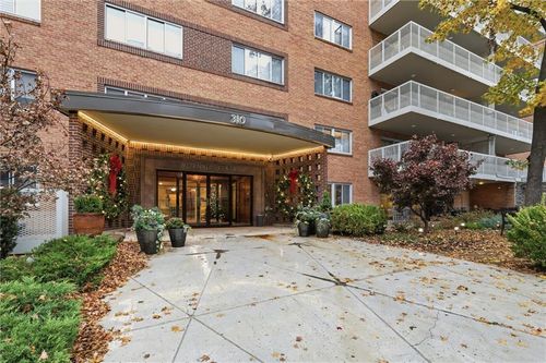 apt-403-310 W 49th St, Kansas City, MO, 64112-3506 | Card Image