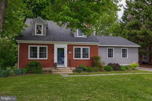 2033 Manor Ridge Dr, LANCASTER, PA, 17603-4401 | Card Image