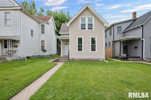 2025 W 3rd St, Davenport, IA, 52802-1610 | Card Image
