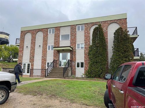 302 8th Ave W, Biggar, SK, S0K0M0 | Card Image