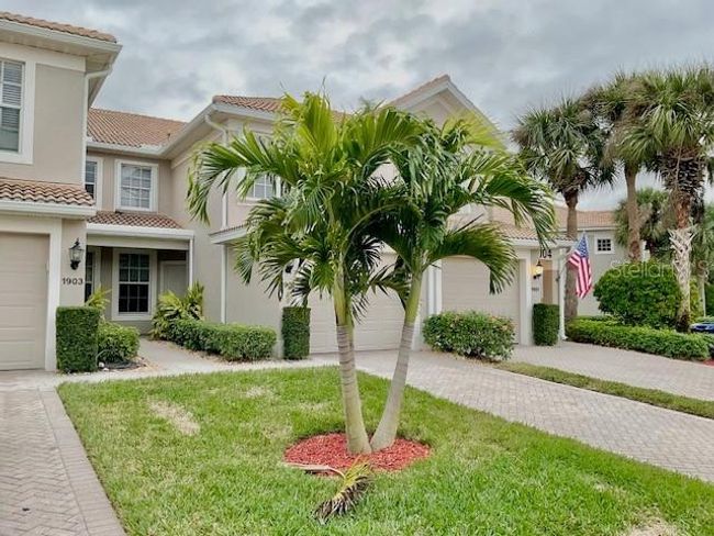Front Yard | Image 7