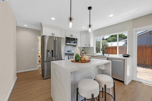 693 Mayten Dr, Livermore, CA, 94551-6185 | Card Image