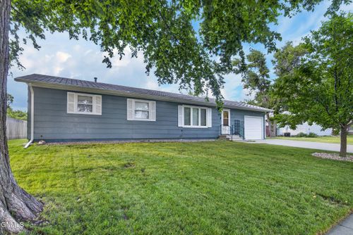 825 16 1/2 St Ne, Jamestown, ND, 58401-2734 | Card Image