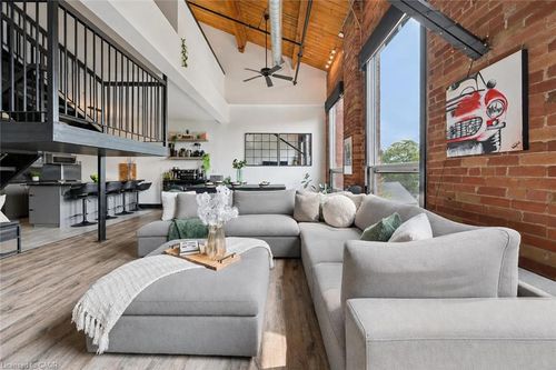 324-26 Ontario St, Guelph, ON, N1E7K1 | Card Image