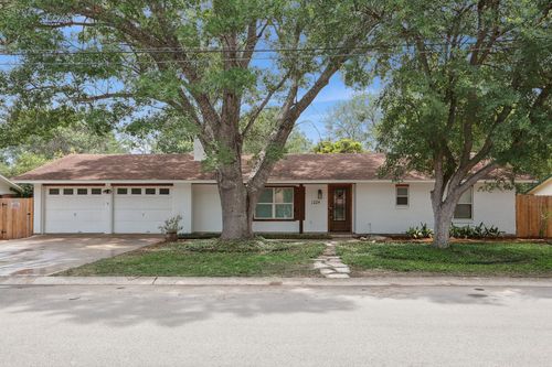 1334 Carnation Ln, New Braunfels, TX, 78130-3507 | Card Image