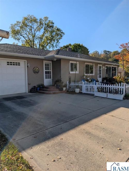 1501 S Franklin St, New Ulm, MN, 56073-3746 | Card Image