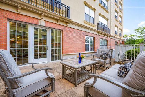 unit-204-10 Byron Pl, Larchmont, NY, 10538-1982 | Card Image