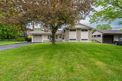 4480 Queensway Gdns, Niagara Falls, ON, L2E6P7 | Card Image