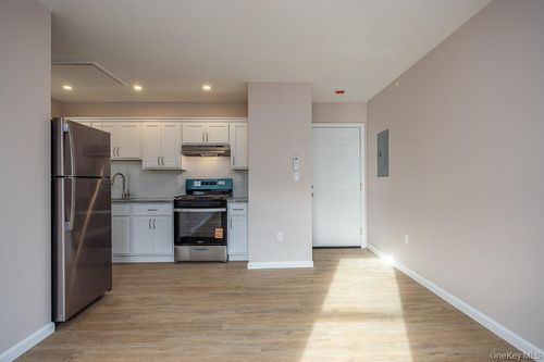 2-72 S Main St, New City, NY, 10956-3514 | Card Image