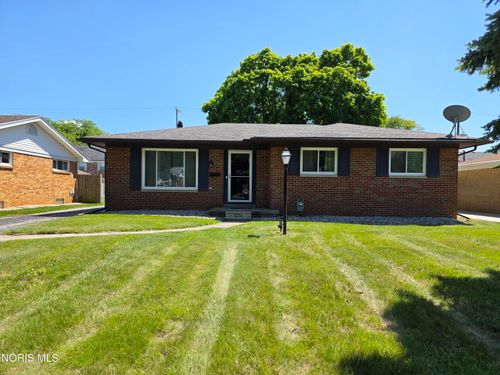 3238 S Eastmoreland Drive, Oregon, OH, 43616 | Card Image
