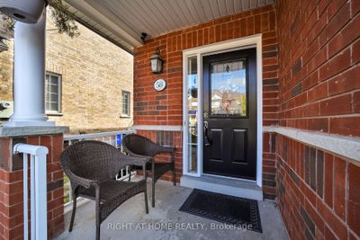 58 Starr Cres, Home with 4 bedrooms, 3 bathrooms and 6 parking in Aurora ON | Image 2