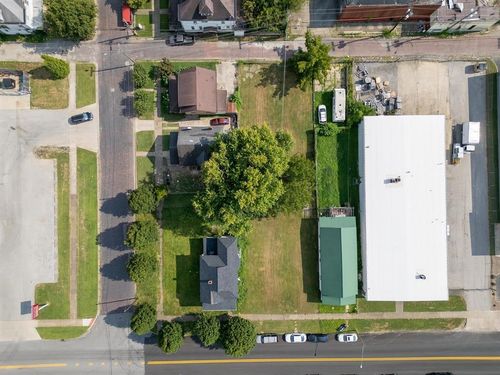 2045 8th Ave, Huntington, WV, 25703-1817 | Card Image