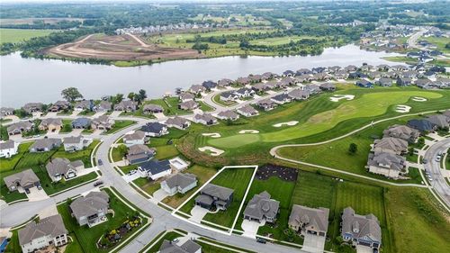 1005 Bridgeshire Dr, Raymore, MO, 64083-7203 | Card Image