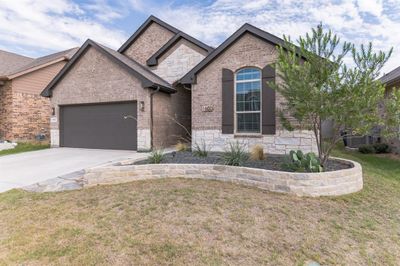 Austin Stone Flower Bed with Rocks for Easy Maintenance | Image 3