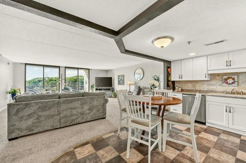 802-625 19th St Nw, Rochester, MN, 55901-8112 | Card Image