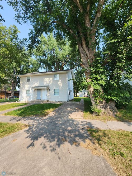 1035 27th St N, Fargo, ND, 58102-3136 | Card Image