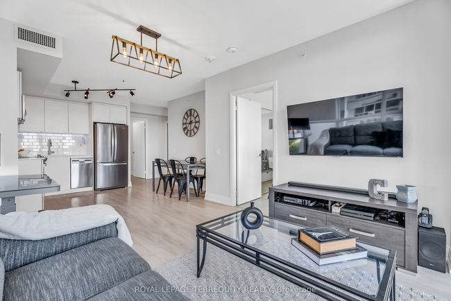 910 - 1461 Lawrence Ave W, Condo with 3 bedrooms, 3 bathrooms and null parking in Toronto ON | Image 7