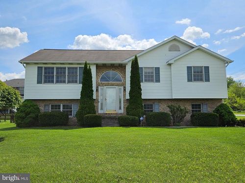 1511 Saint Francis Ln, Altoona, PA, 16602-7364 | Card Image
