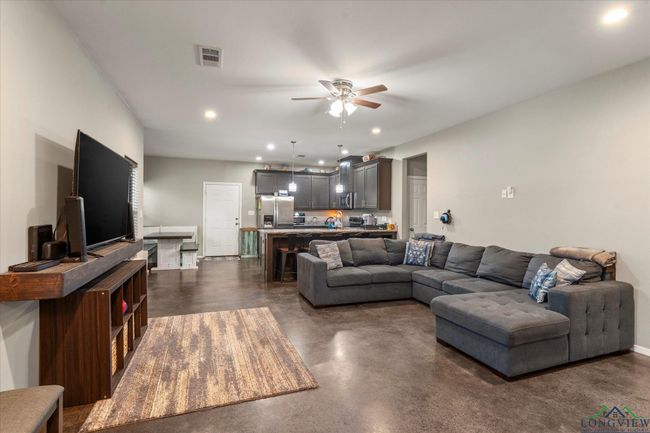 803 E 9 Th St, House other with 3 bedrooms, 2 bathrooms and null parking in Mt Pleasant TX | Image 5
