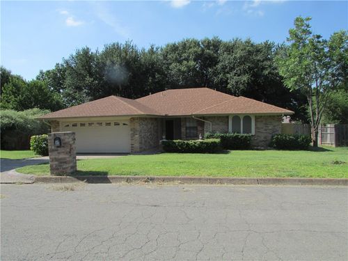 6820 Stillmeadows Cir N, North Richland Hills, TX, 76182-3314 | Card Image