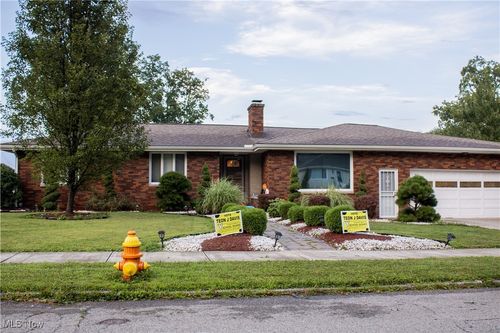 1161 Wilshire Dr, Youngstown, OH, 44511-1211 | Card Image