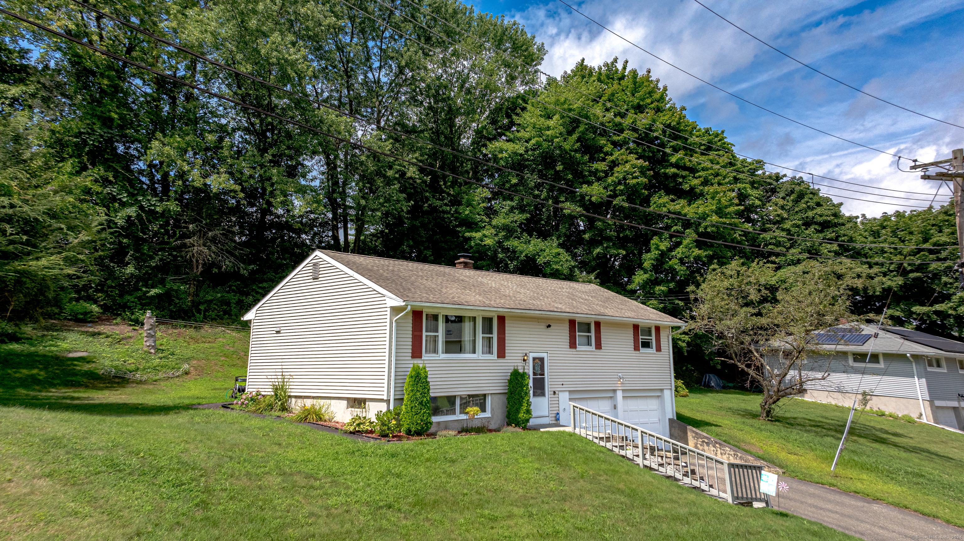 Cottage Grove Ln, Waterbury, CT 06706