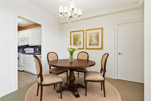 apt-1104-333 W Meyer Blvd, Kansas City, MO, 64113-1700 | Card Image