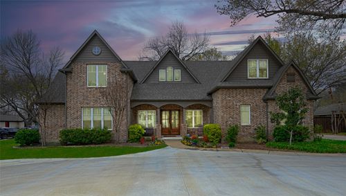 2737 Farmers Branch Ln, Farmers Branch, TX, 75234-6388 | Card Image