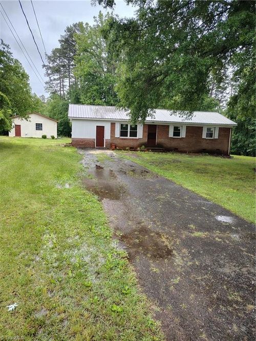 990 W Dodson Mill Rd, Pilot Mountain, NC, 27041-7151 | Card Image