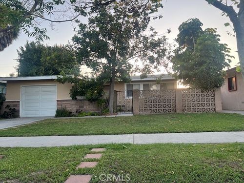 2829 Iroquois, Long Beach, CA, 90815 | Card Image