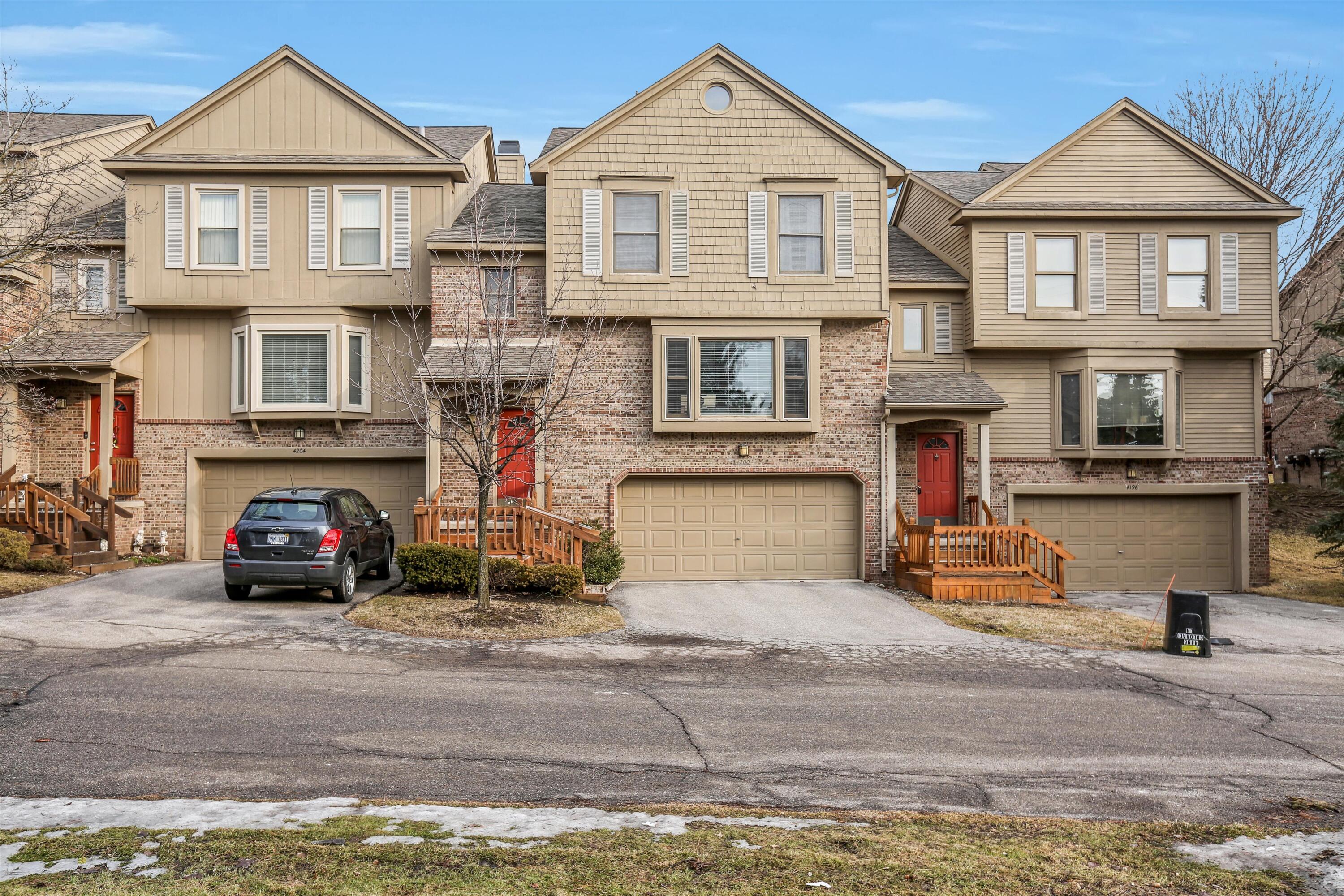 Colorado Ln, West Bloomfield, MI 48322