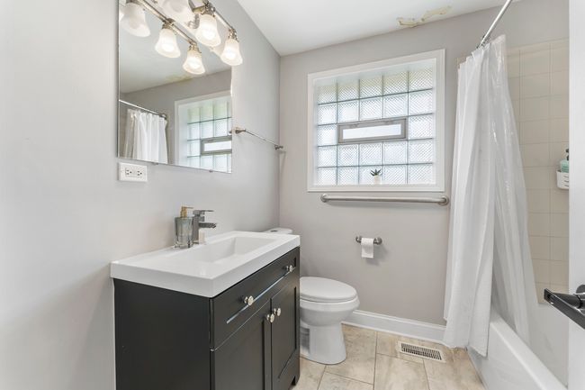 1553 N 39 Th Ave, House other with 3 bedrooms, 1 bathrooms and 2 parking in Stone Park IL | Image 9