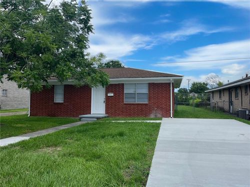 112 E St, Belle Chasse, LA, 70037-2002 | Card Image