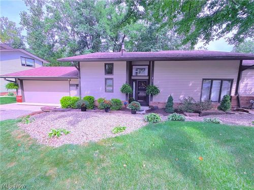 011-7019 Windward Hills Dr, Brecksville, OH, 44141-2433 | Card Image