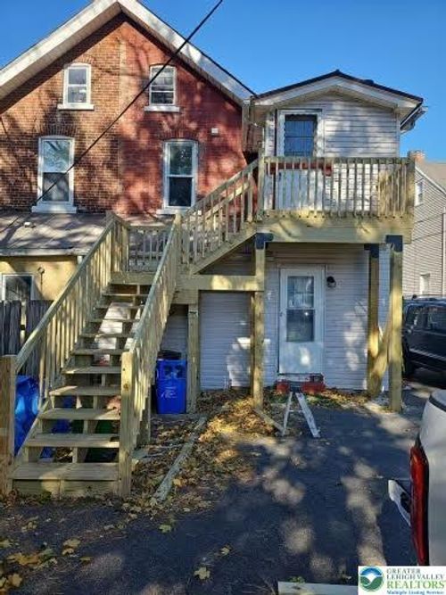 2-33 W Garrison St, BETHLEHEM, PA, 18018-3901 | Card Image