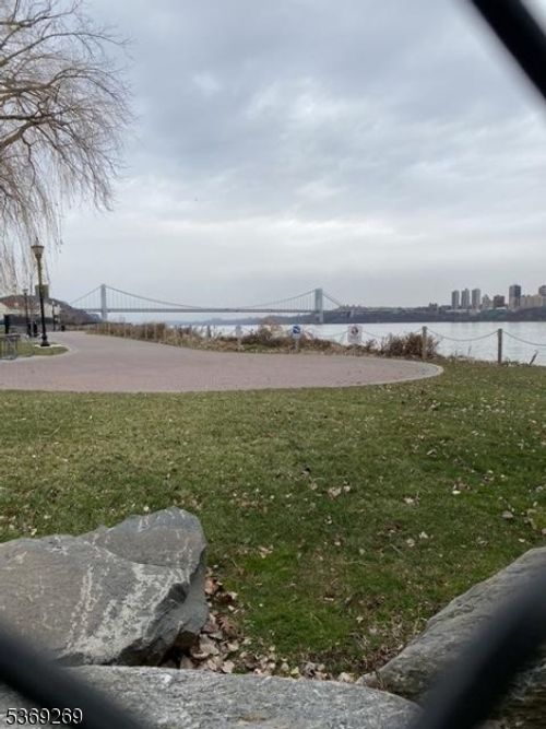 apt-g10-1111 River Rd, Edgewater, NJ, 07020-1327 | Card Image
