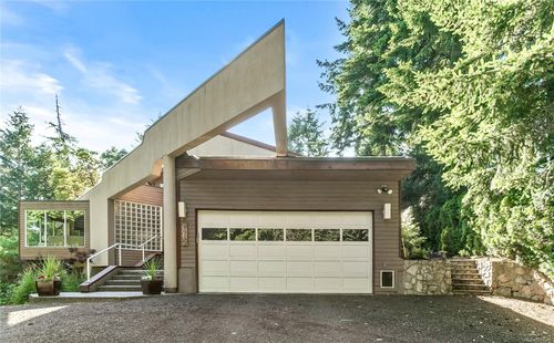 8152 Woodwyn Terr, Saanichton, BC, V8M1S2 | Card Image